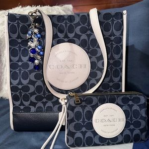 ❌SOLD❌Coach Dempsey Tote with Wallet that fits large cell phones!